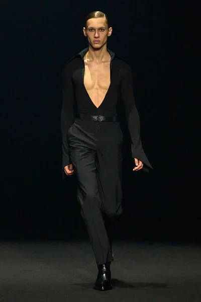 Look 18